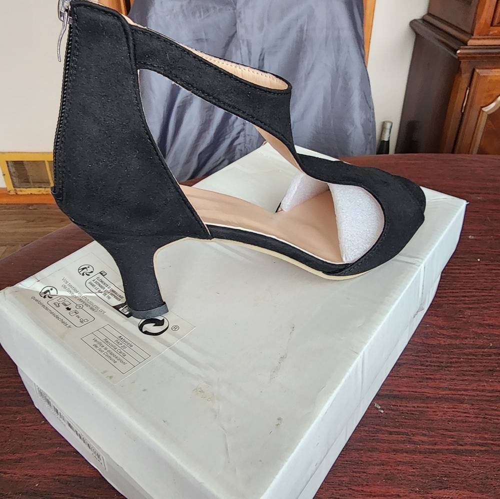 Brand New Peep Toe Sandal